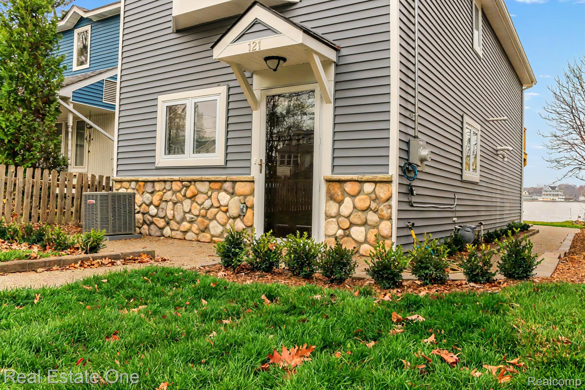 121 N North Shore Drive