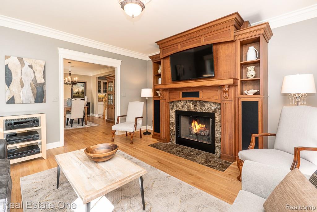 402 W 4th Street