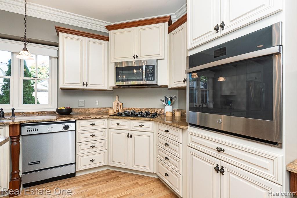 402 W 4th Street