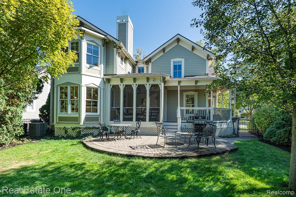402 W 4th Street