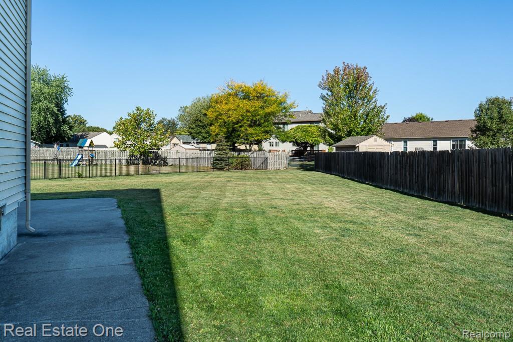 48749 Smokey Glen Court