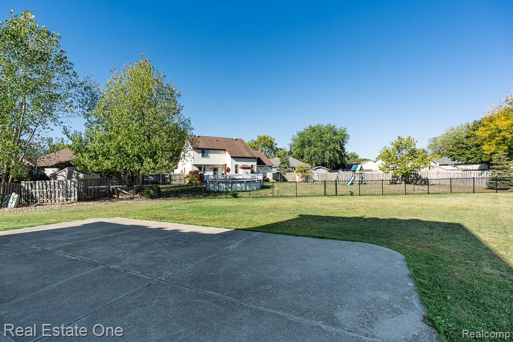 48749 Smokey Glen Court