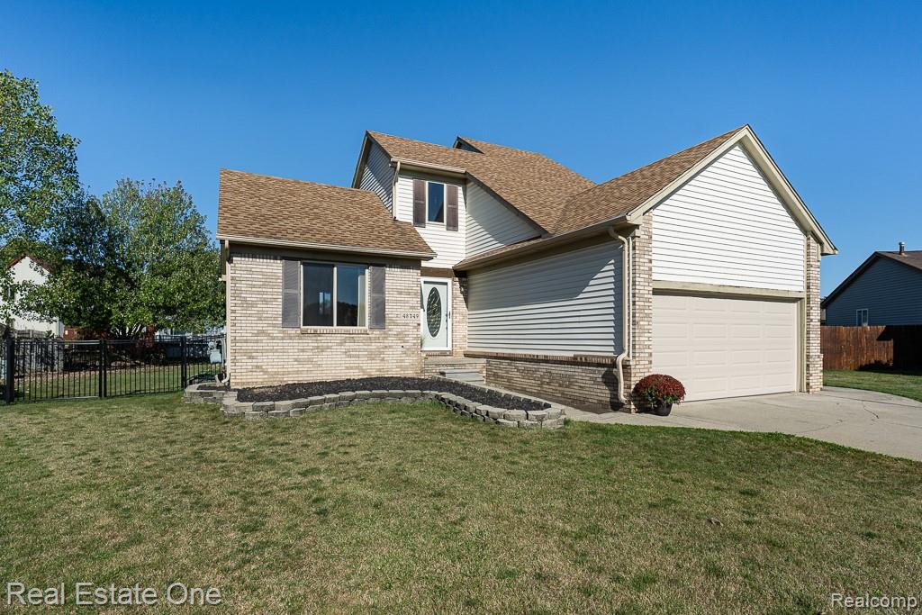 48749 Smokey Glen Court