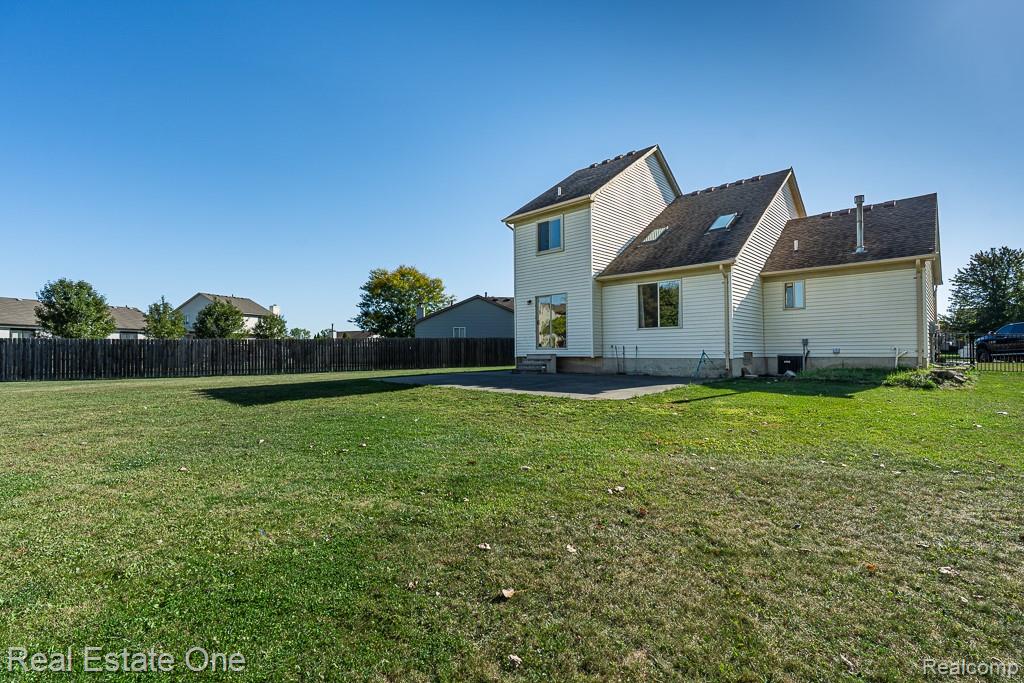 48749 Smokey Glen Court