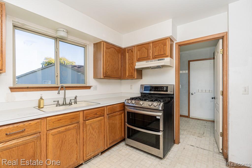 48749 Smokey Glen Court