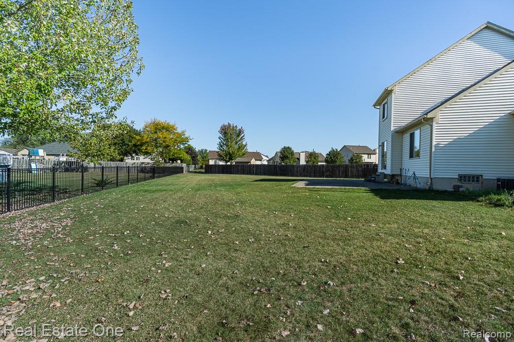 48749 Smokey Glen Court
