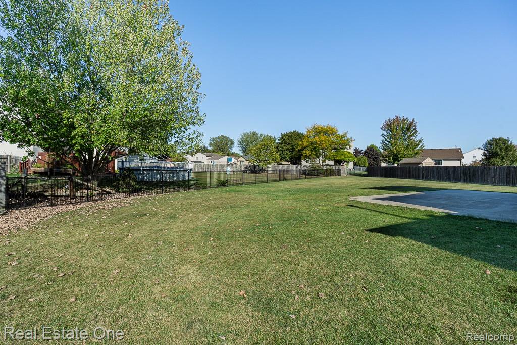 48749 Smokey Glen Court