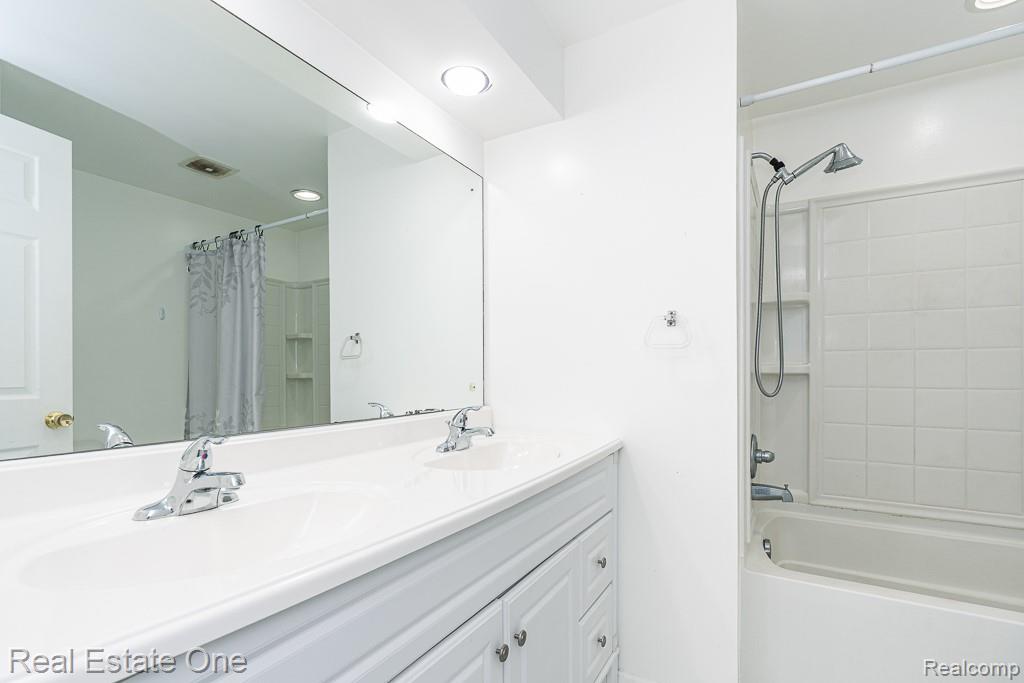 48749 Smokey Glen Court