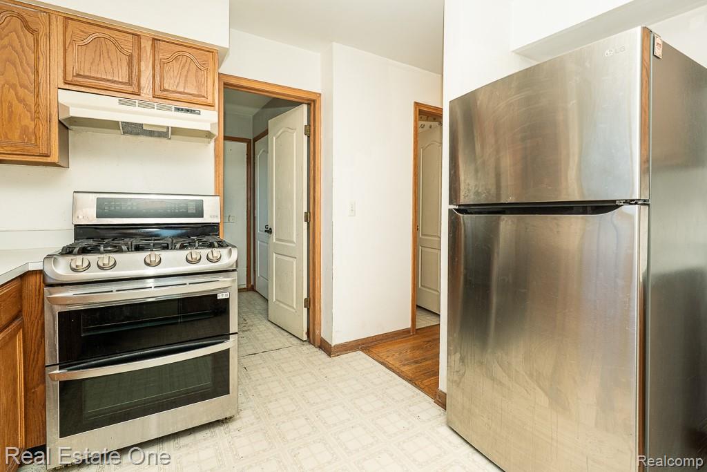 48749 Smokey Glen Court