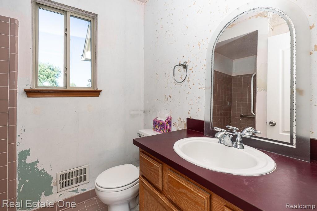 48749 Smokey Glen Court