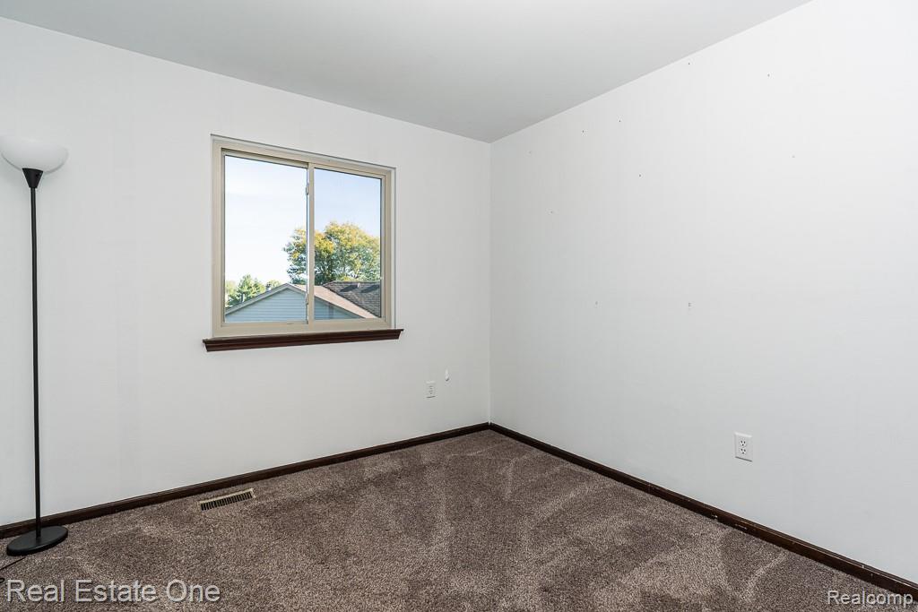 48749 Smokey Glen Court