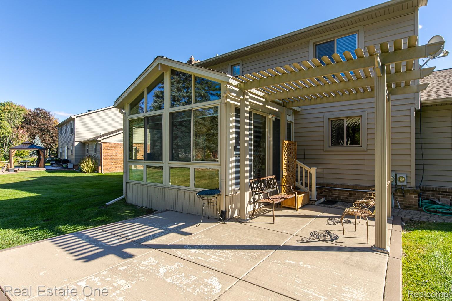 1536 Royal Crescent Street