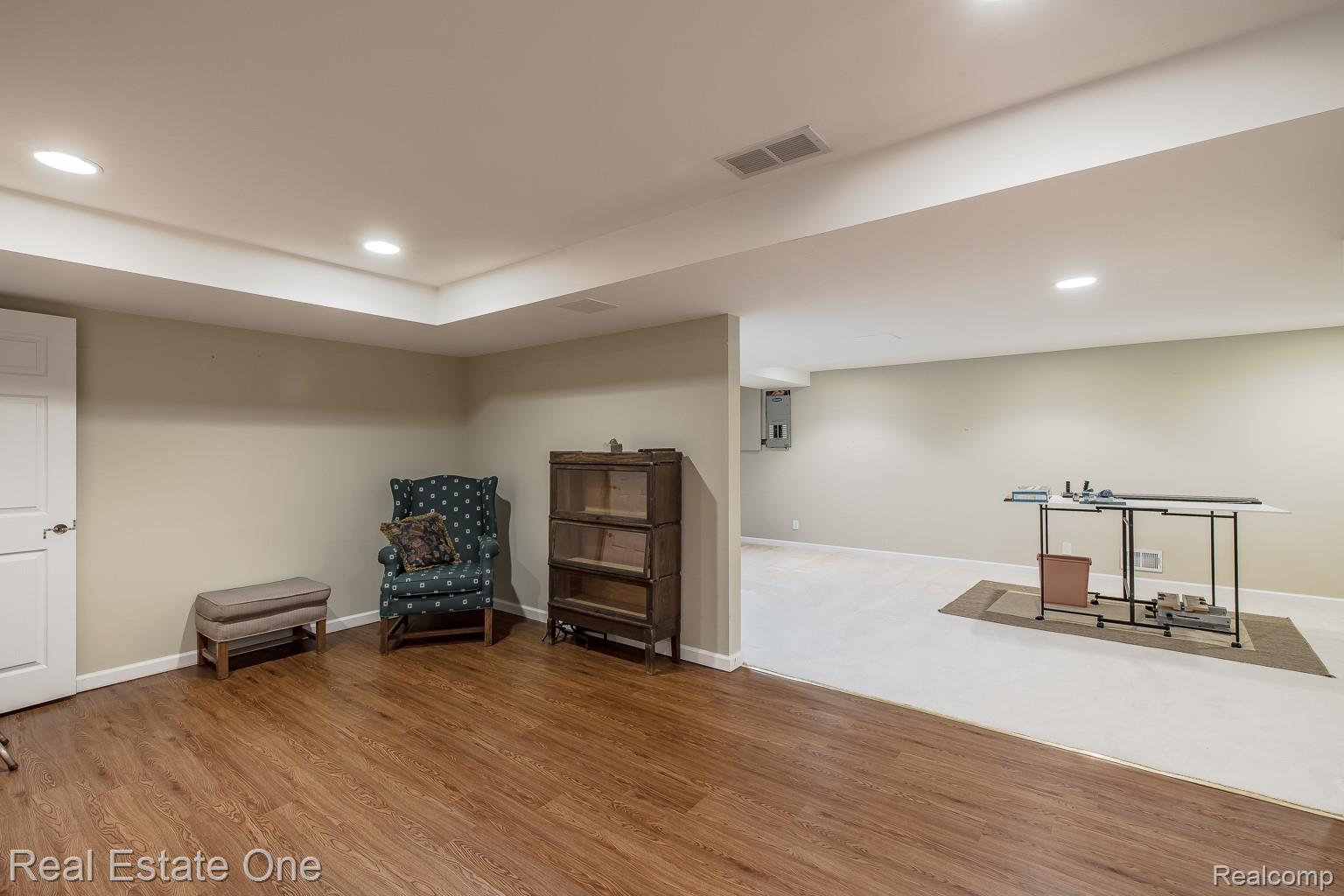 1536 Royal Crescent Street