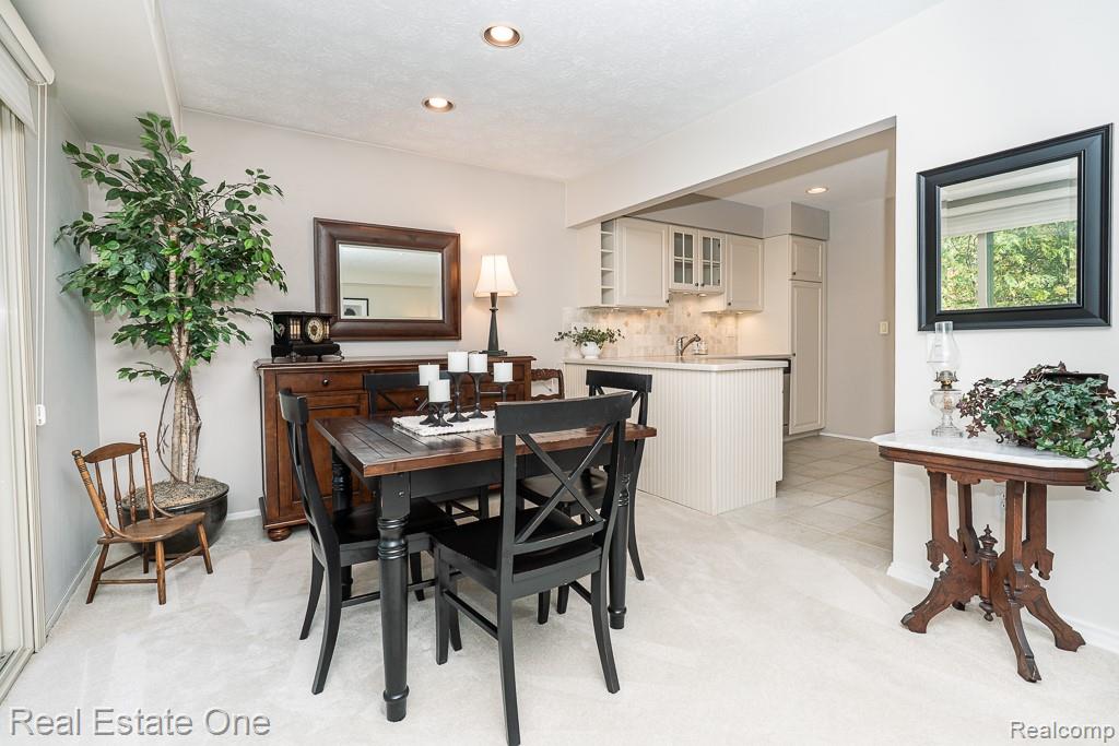 1697 Riverside Drive Unit: 15