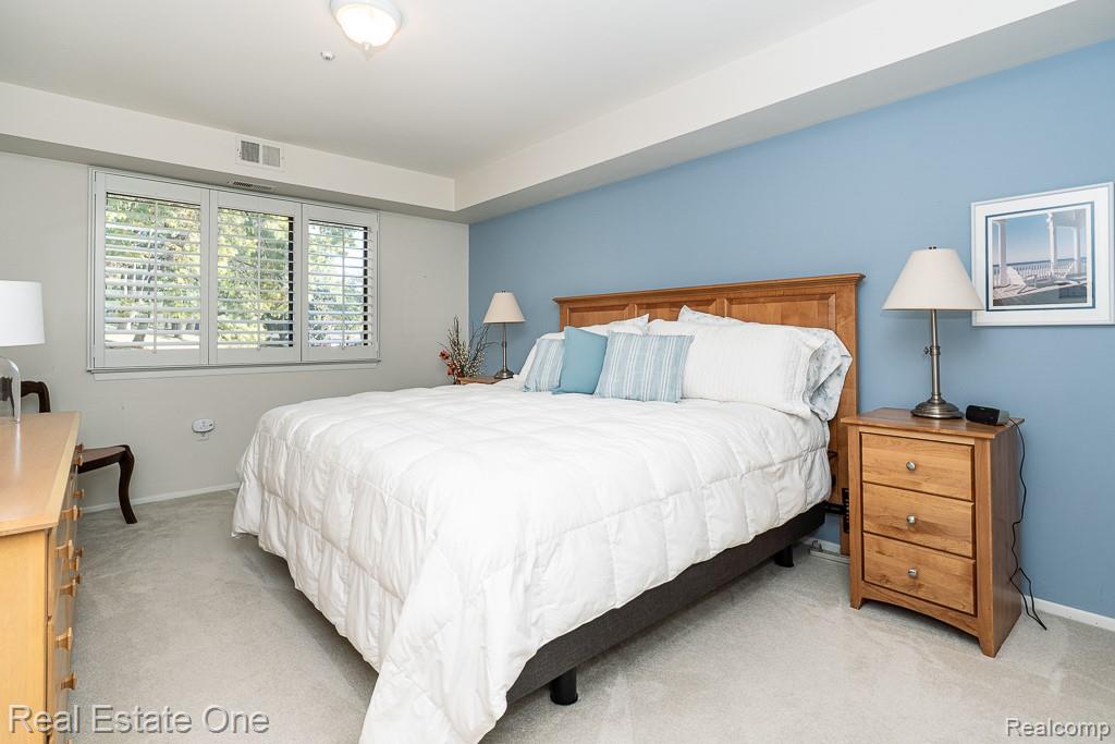 1697 Riverside Drive Unit: 15