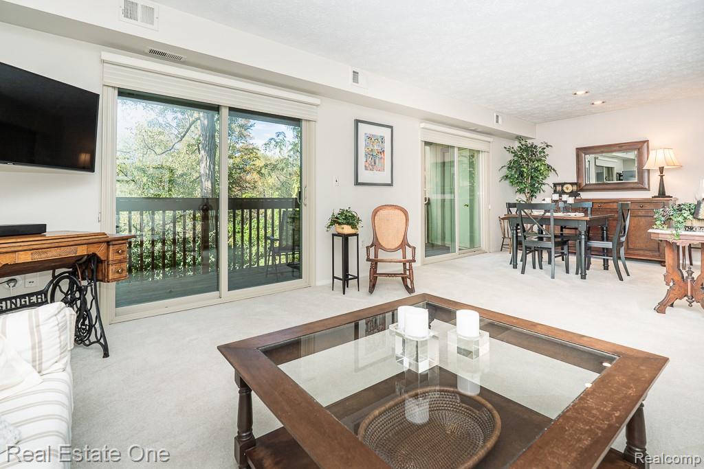 1697 Riverside Drive Unit: 15