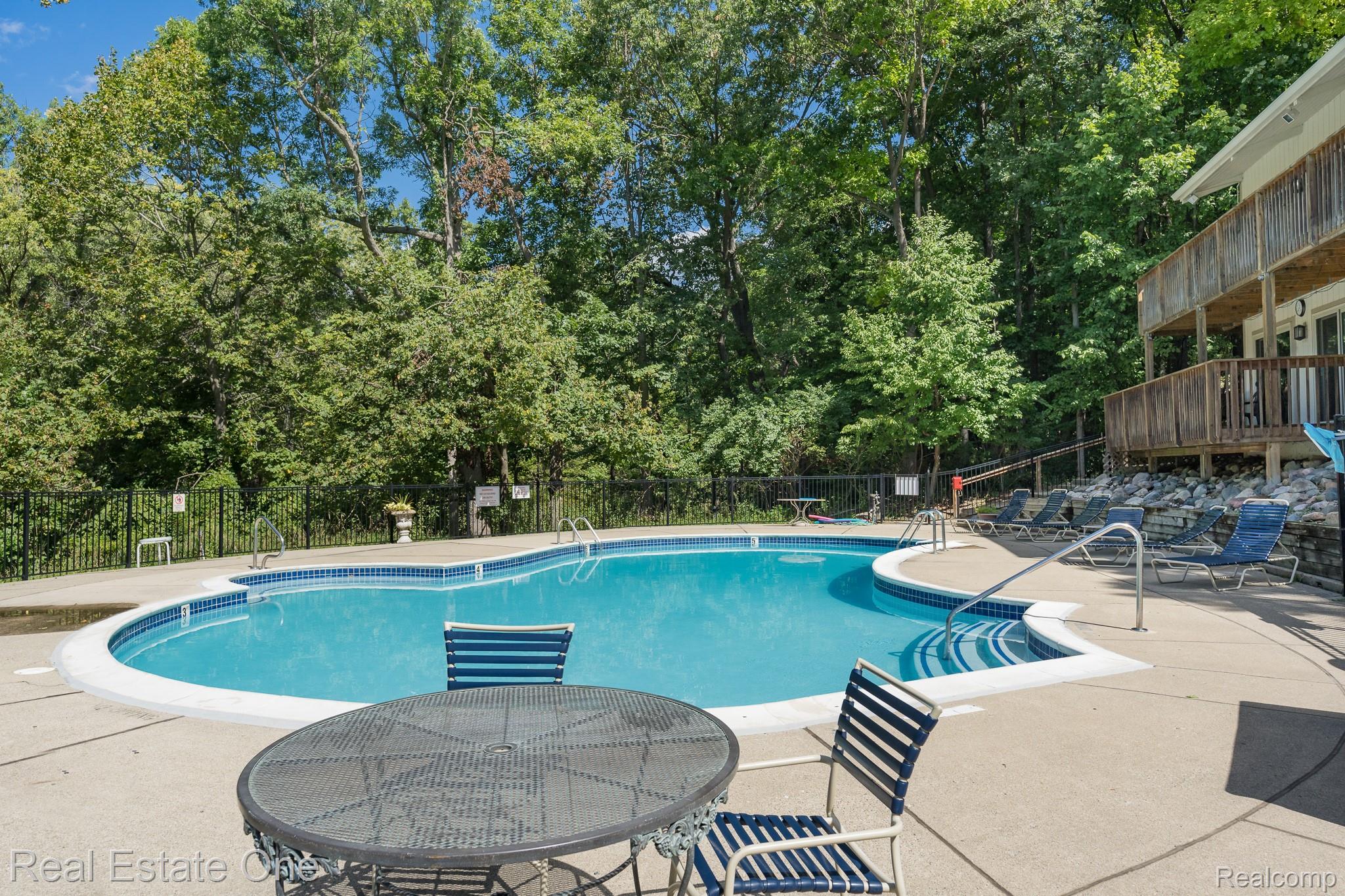 1697 Riverside Drive Unit: 15