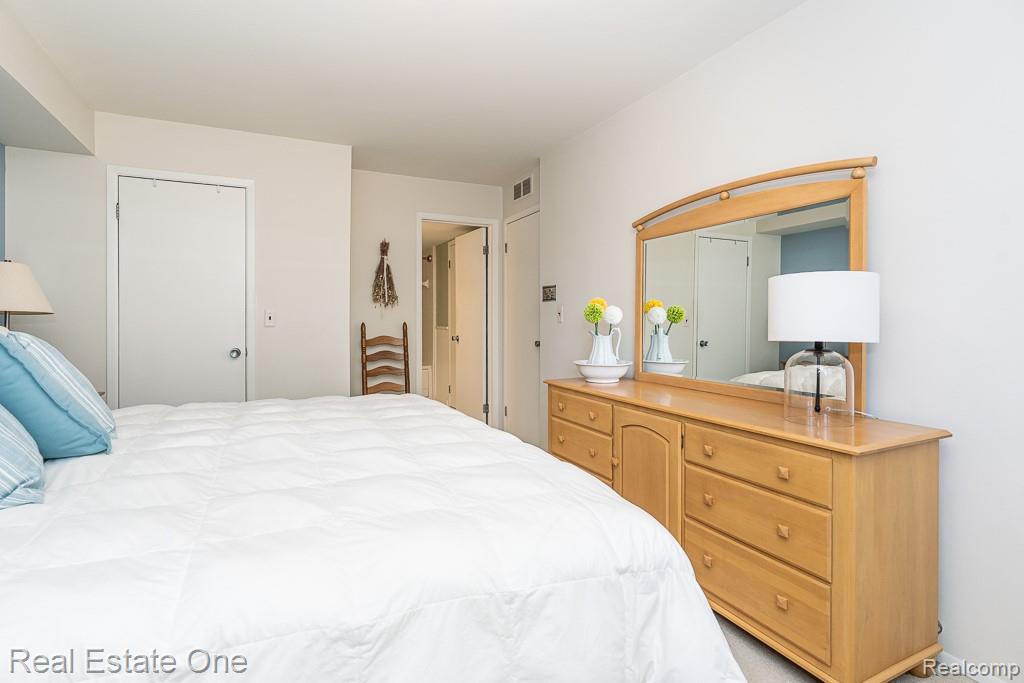 1697 Riverside Drive Unit: 15