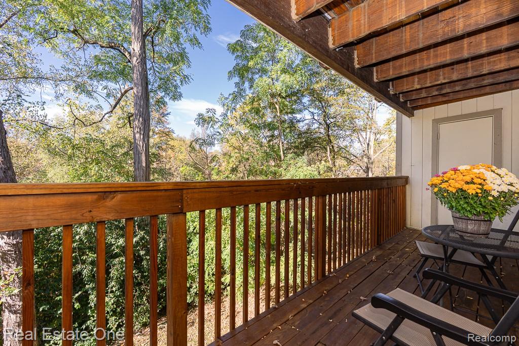 1697 Riverside Drive Unit: 15