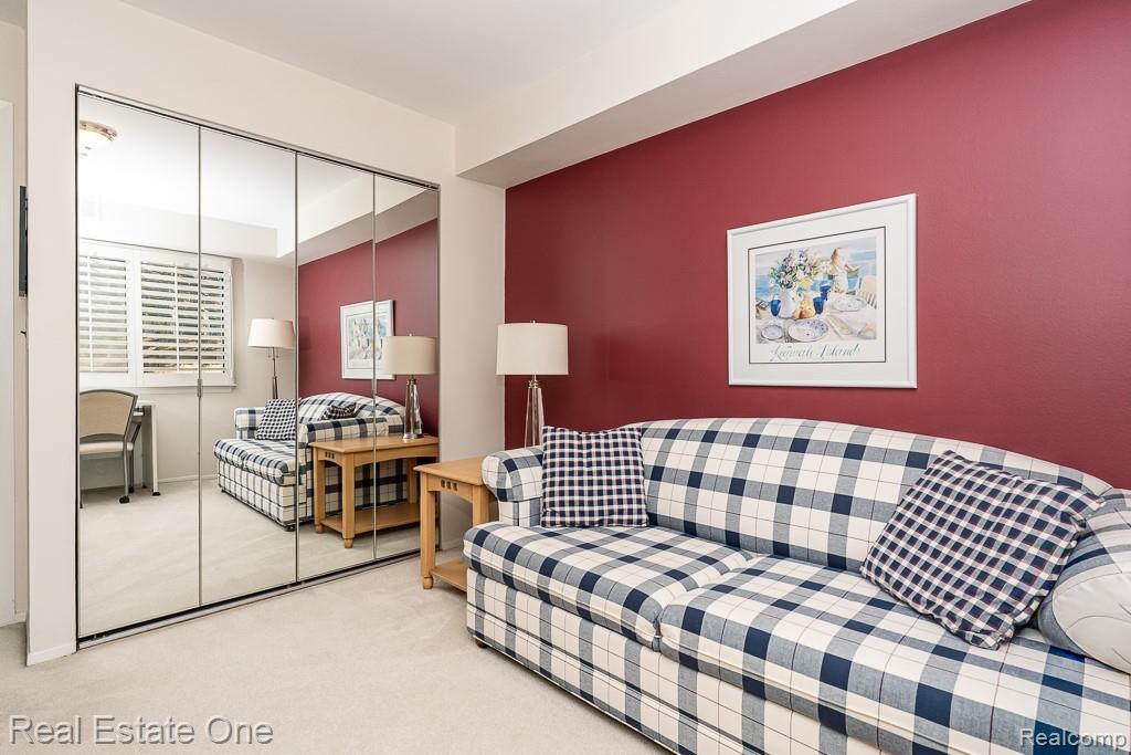 1697 Riverside Drive Unit: 15