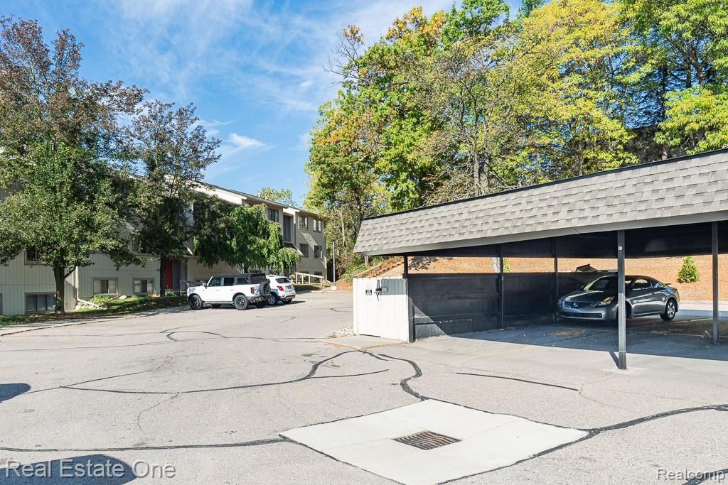 1697 Riverside Drive Unit: 15