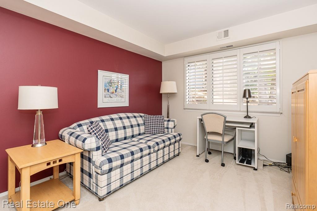 1697 Riverside Drive Unit: 15