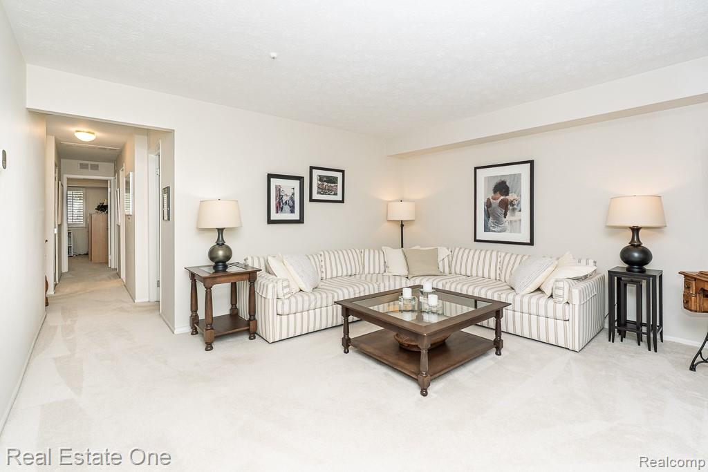 1697 Riverside Drive Unit: 15