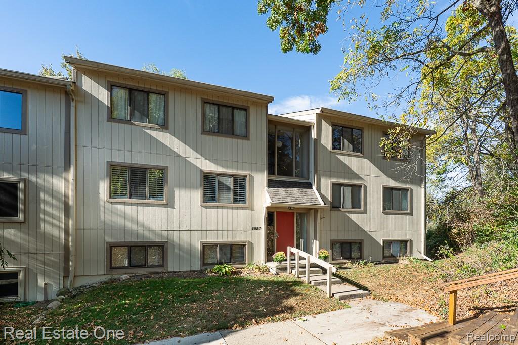 1697 Riverside Drive Unit: 15