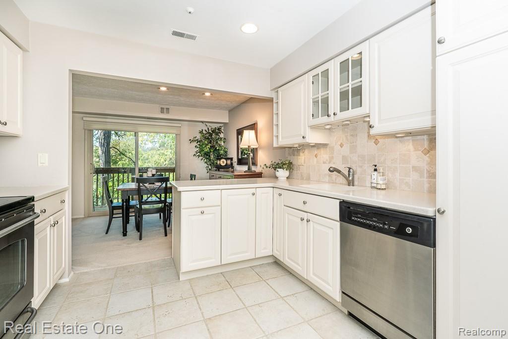 1697 Riverside Drive Unit: 15