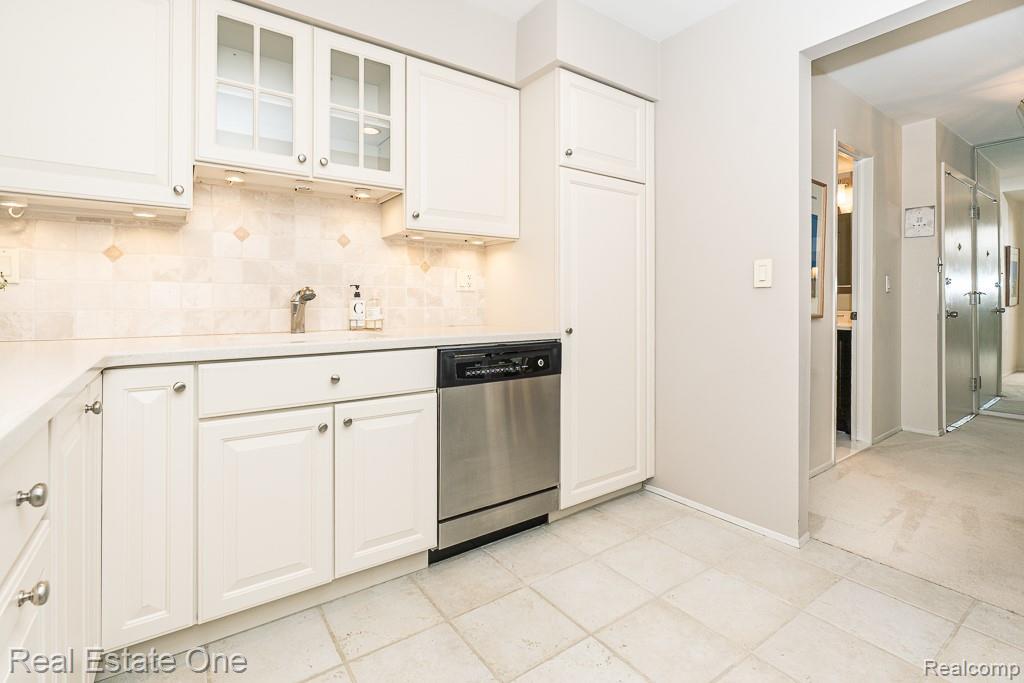 1697 Riverside Drive Unit: 15