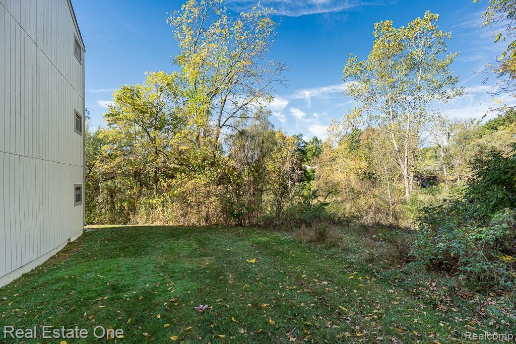 1697 Riverside Drive Unit: 15