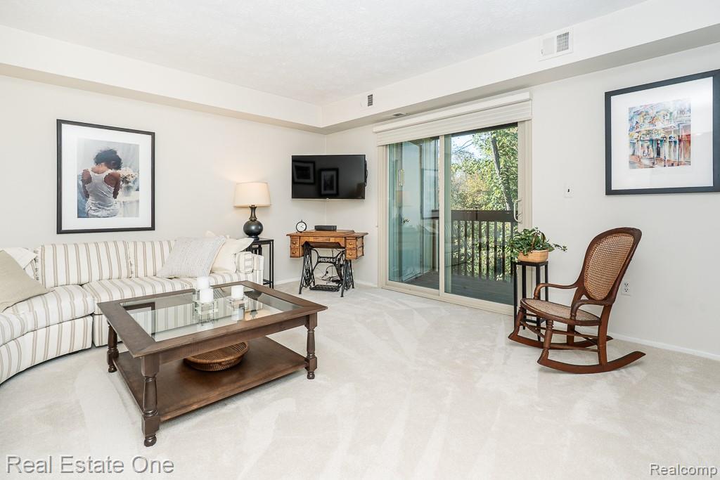 1697 Riverside Drive Unit: 15