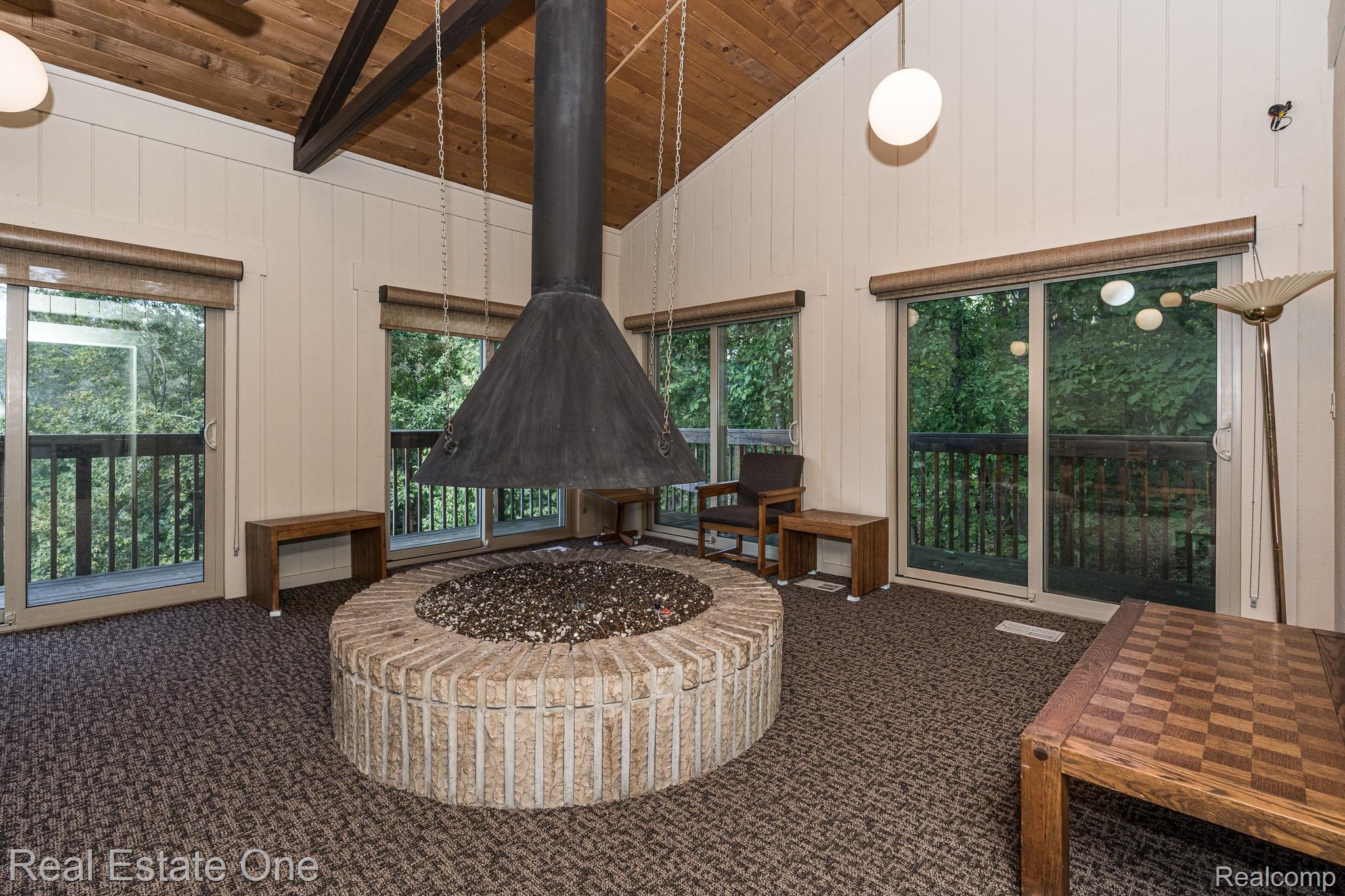 1697 Riverside Drive Unit: 15