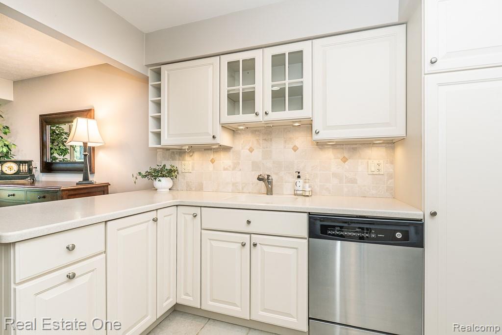1697 Riverside Drive Unit: 15