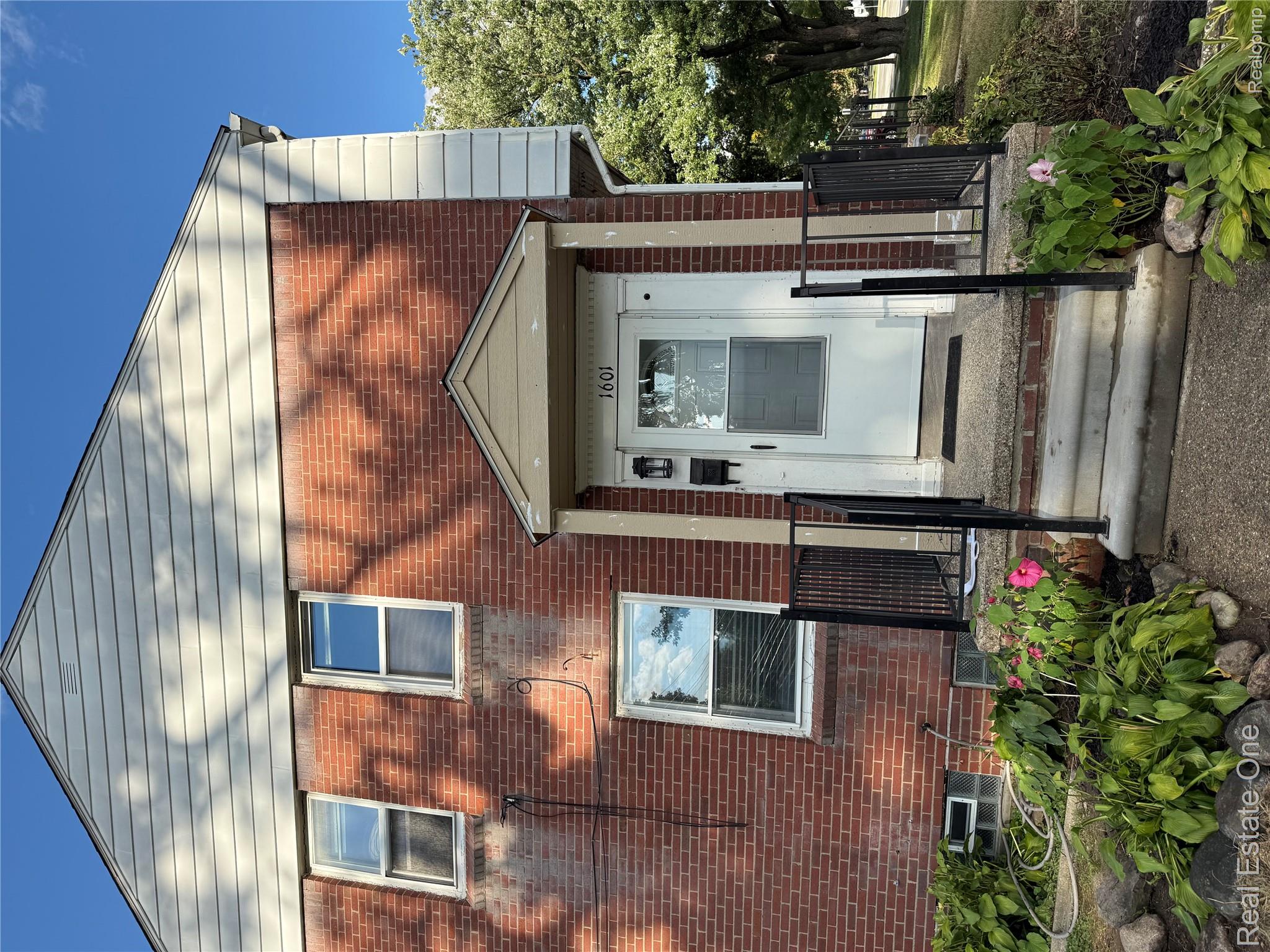 1601 E 4th Street