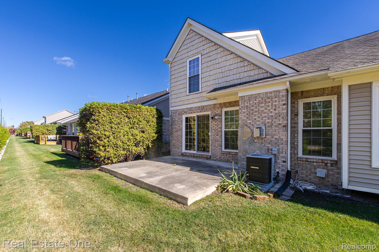 15659 Hunter Grove