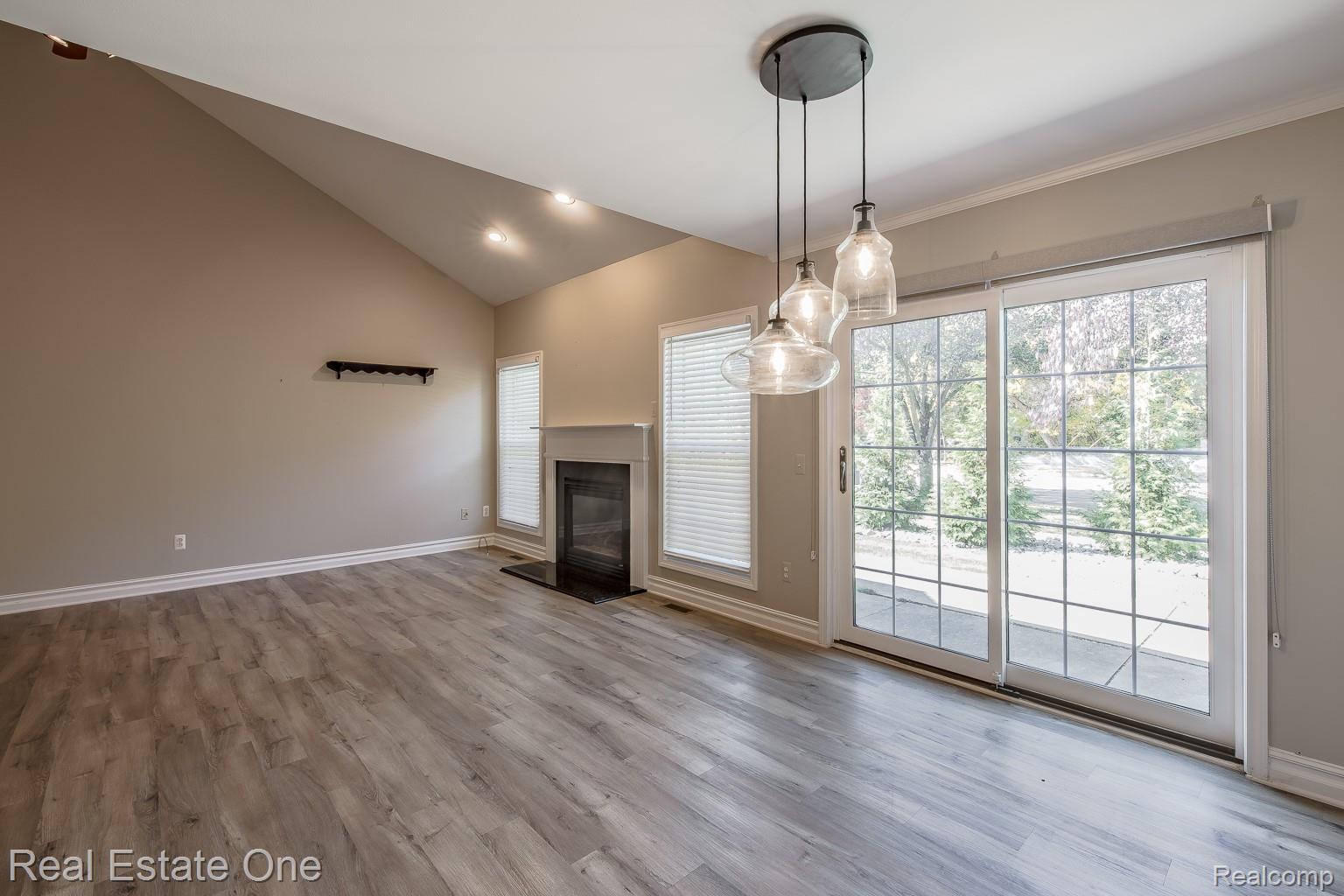 15659 Hunter Grove