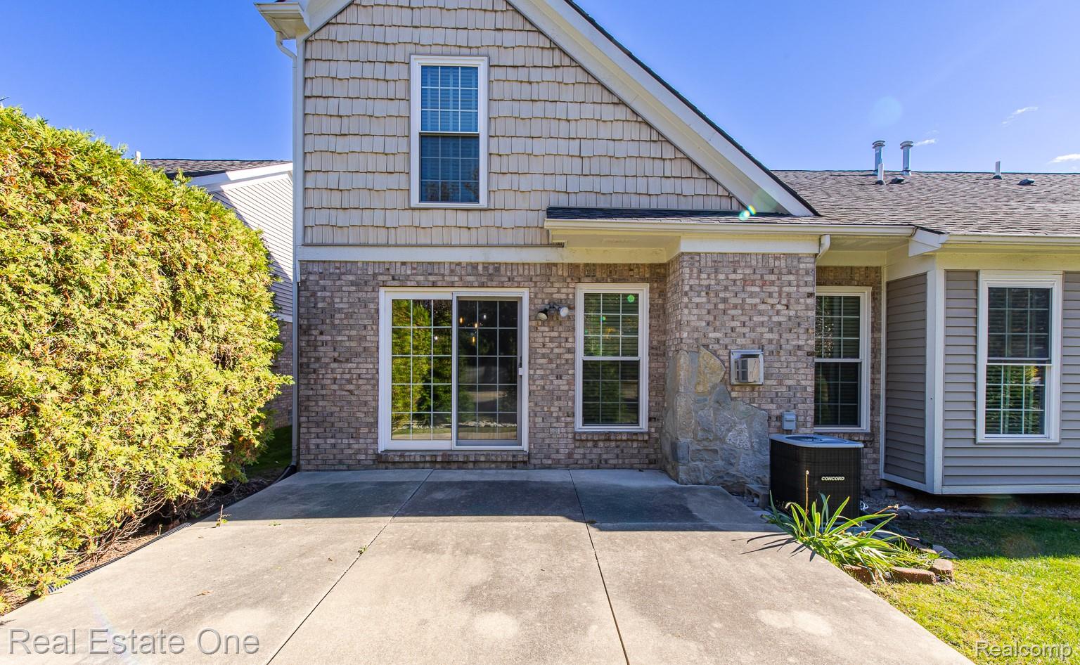 15659 Hunter Grove