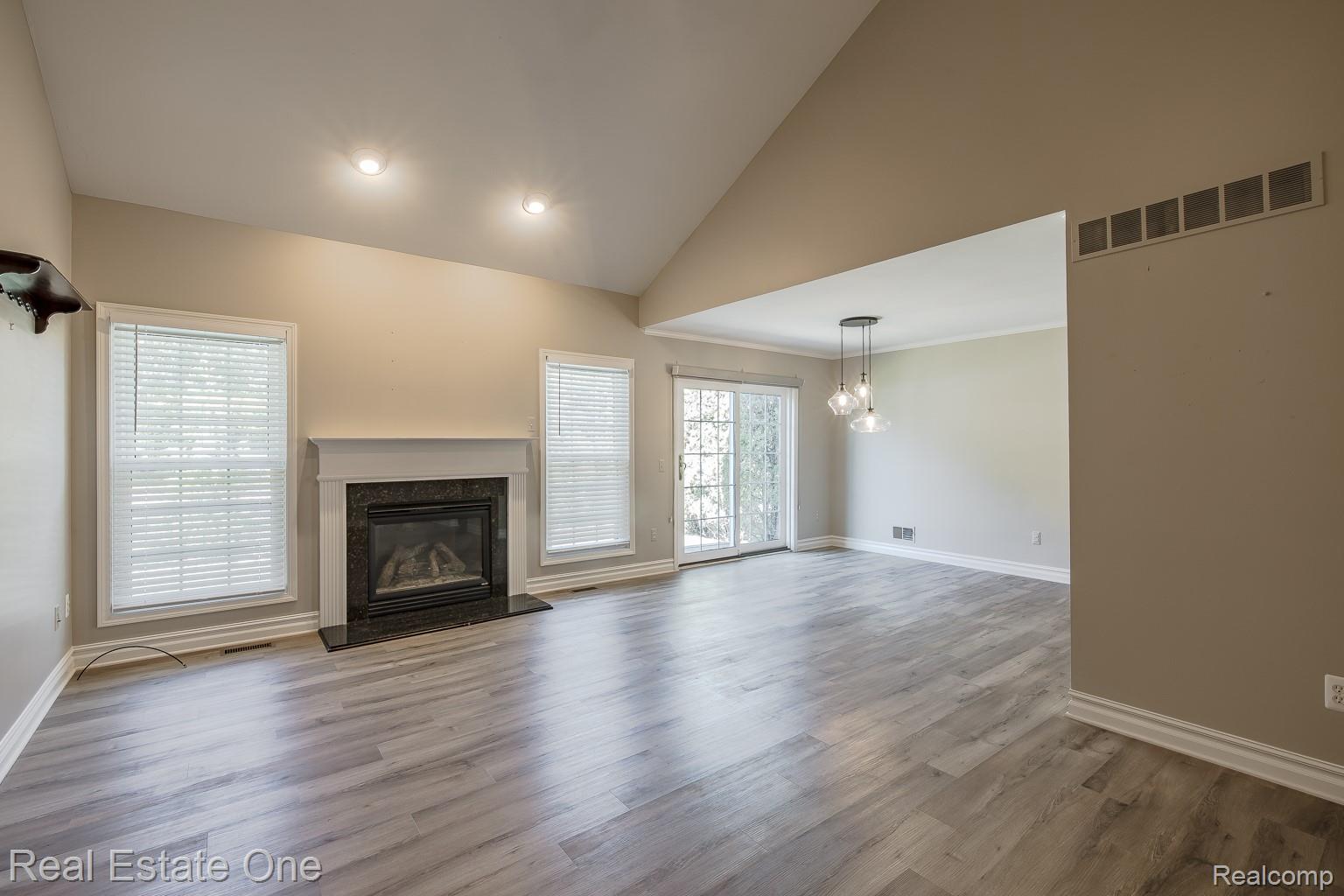 15659 Hunter Grove
