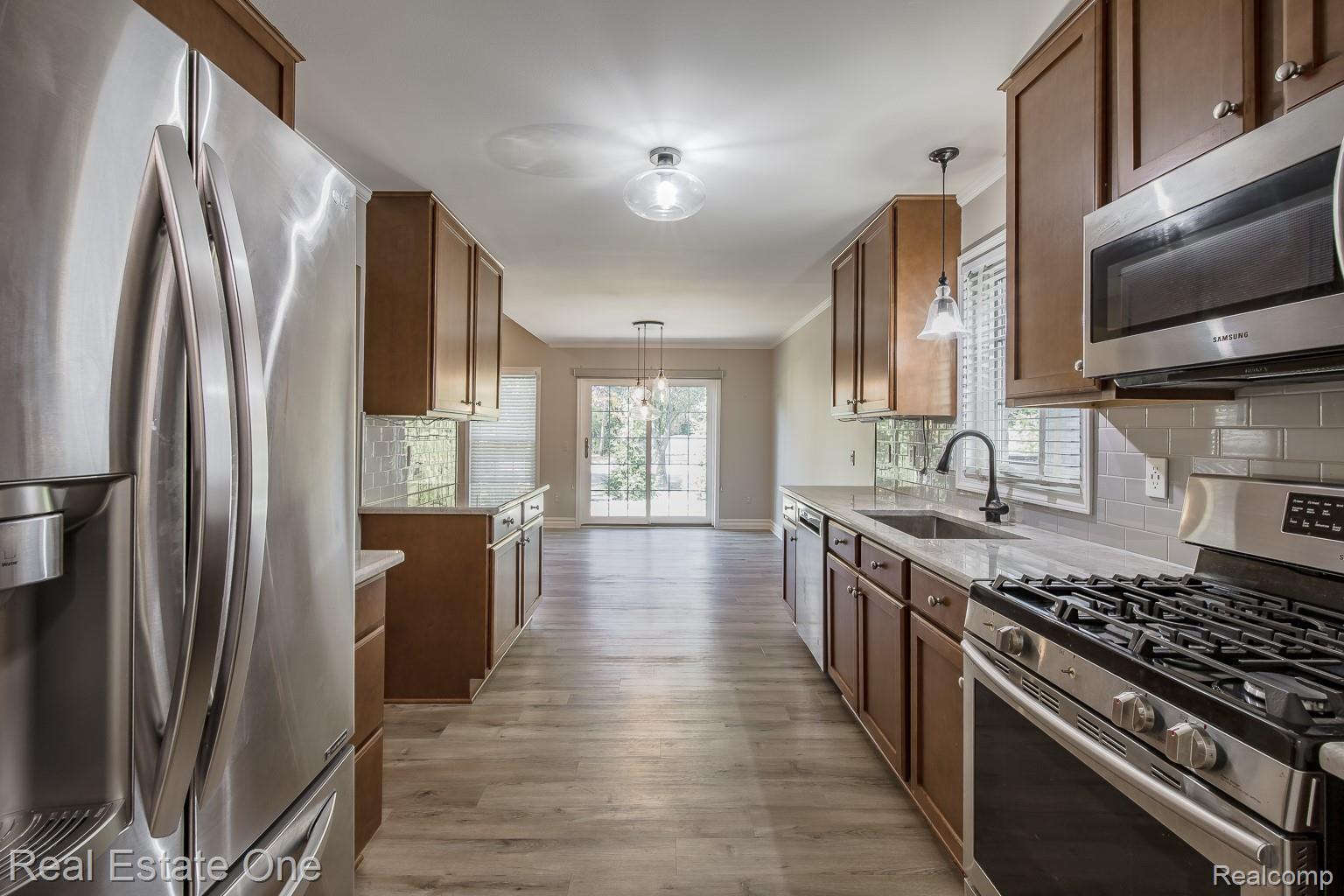 15659 Hunter Grove