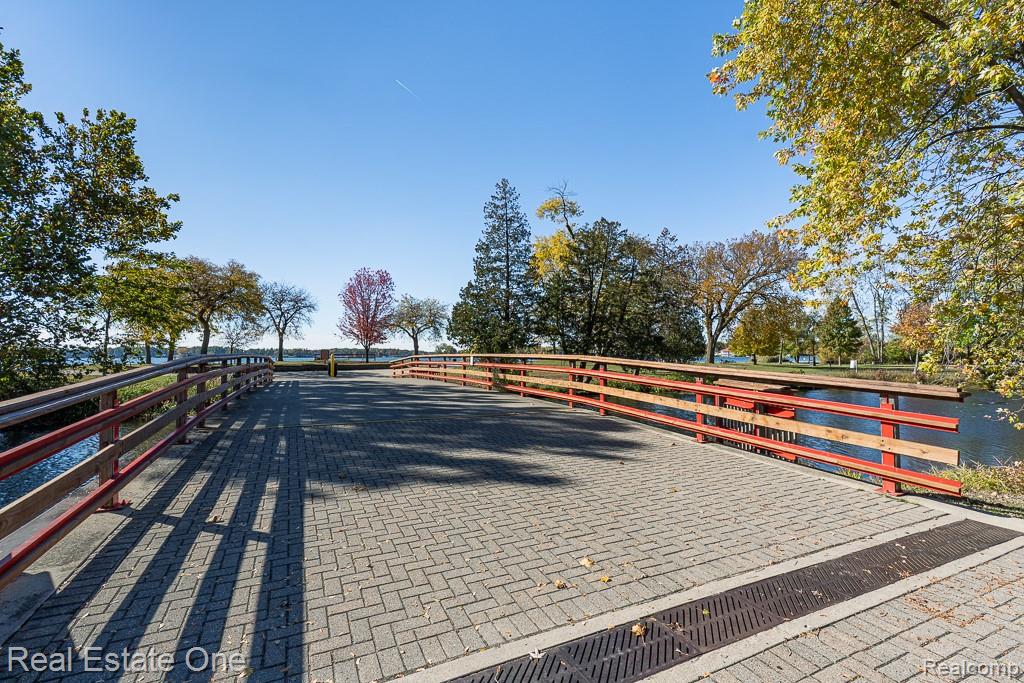 1375 Nokomis Way