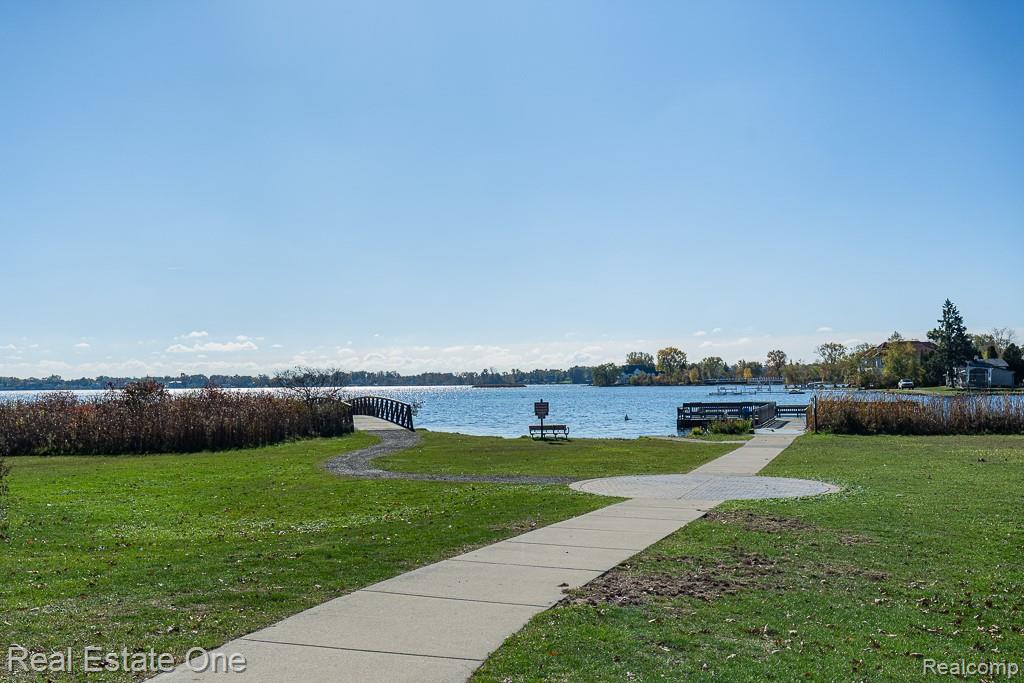 1375 Nokomis Way
