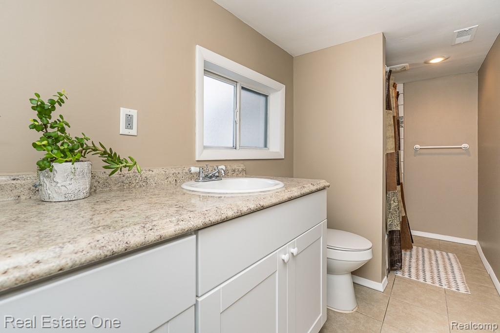 1375 Nokomis Way