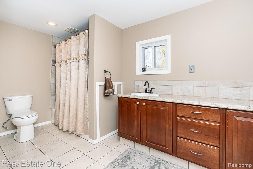 1375 Nokomis Way