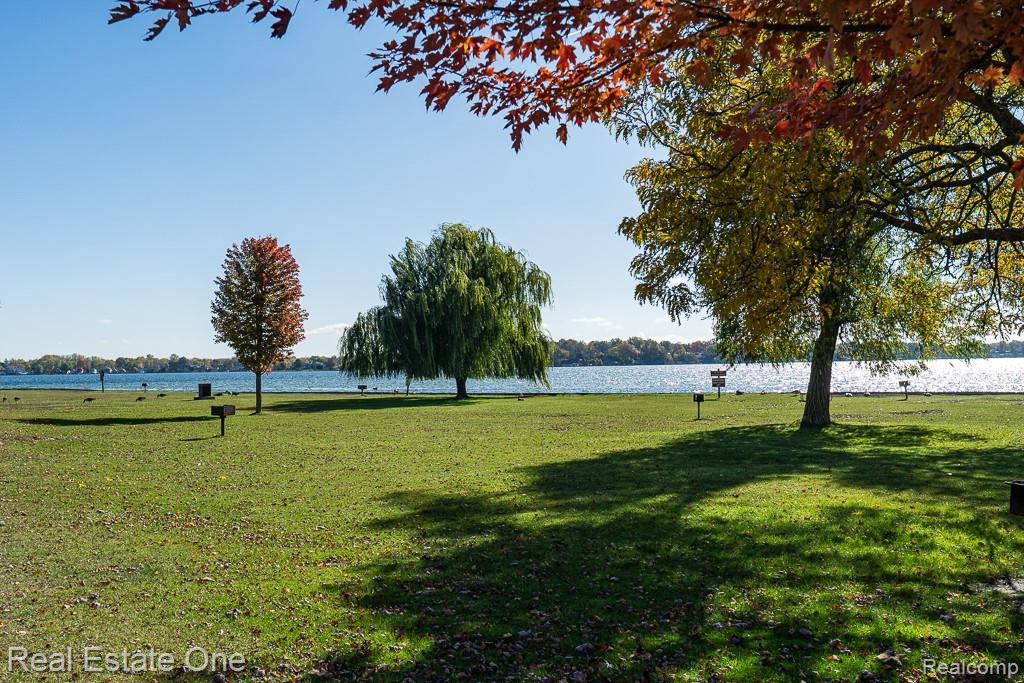 1375 Nokomis Way