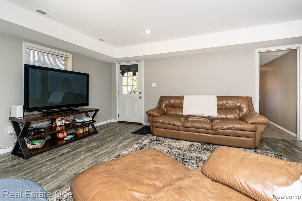 1375 Nokomis Way
