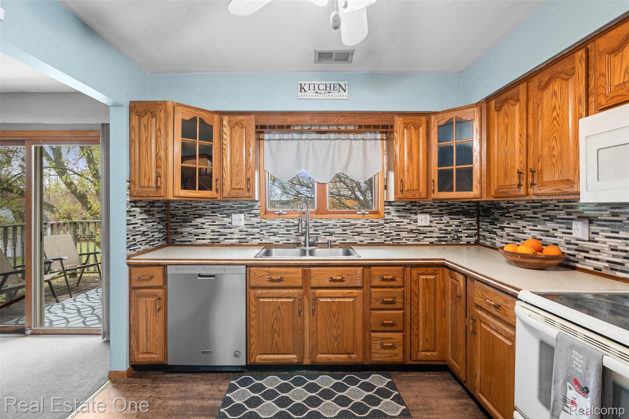5122 Elizabeth Lane