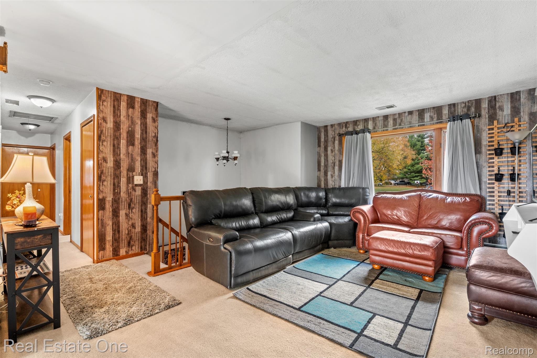 5122 Elizabeth Lane