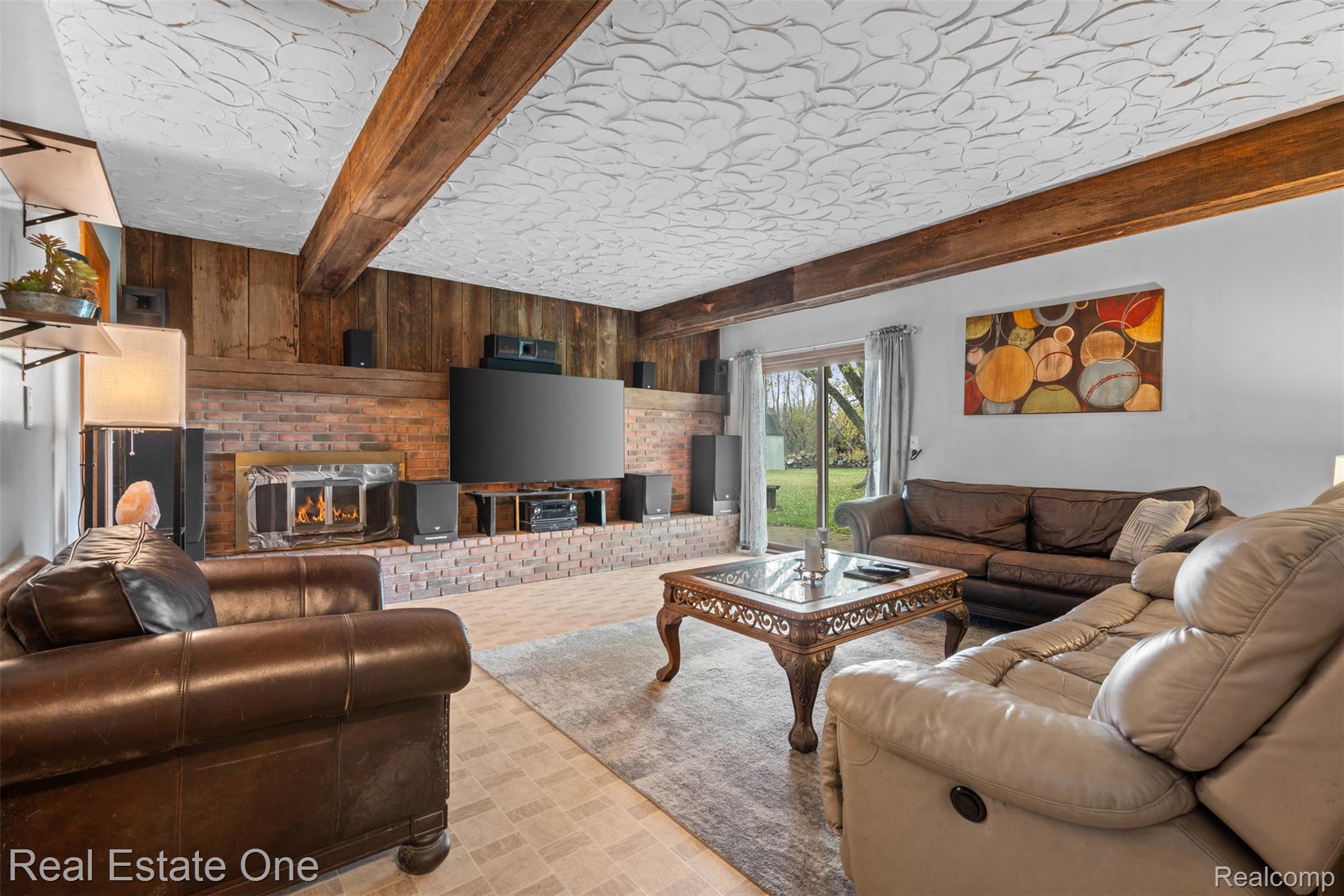 5122 Elizabeth Lane