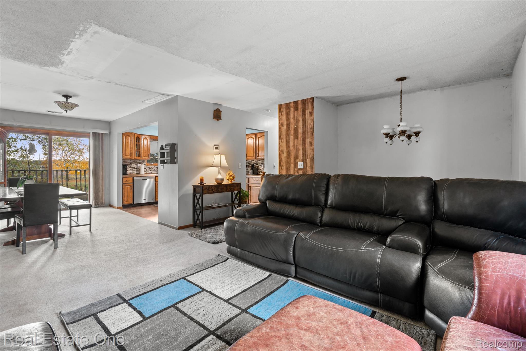 5122 Elizabeth Lane